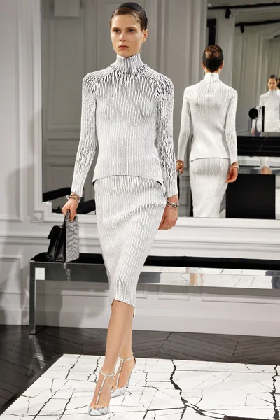 Look 28